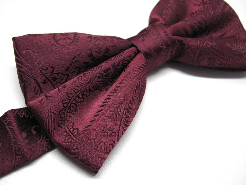 Herren Fliegen. Burgunderrote Paisley Fliege Mit Passendem Einstecktuch Option von TieObsessed