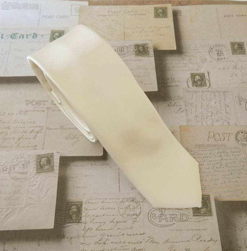 Herren Krawatte Champagner Antike Creme Dünne Mit Passenden Tasche Quadrat Taschentuch Option von TieObsessed