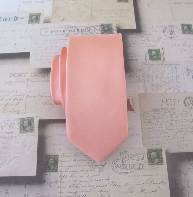 Herren Krawatte. Lachs Pfirsich Dünne Krawatte Mit Passenden Pocket Square Taschentuch Opton von TieObsessed