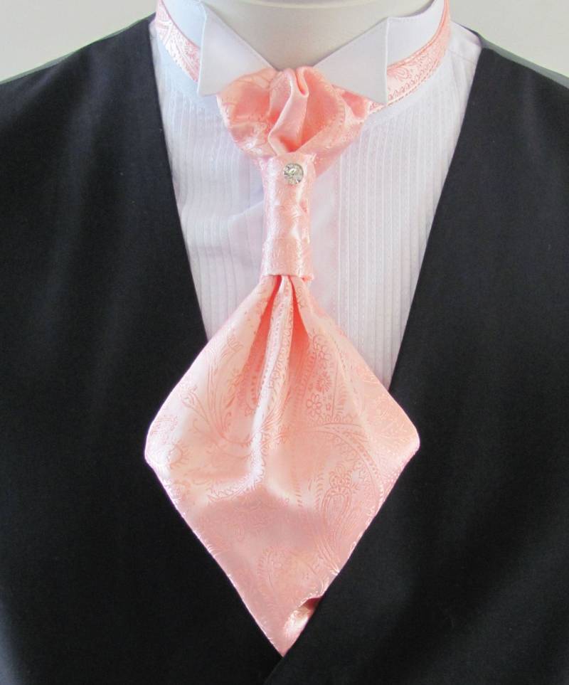 Herren Light Pfirsich Paisley Ascot Cravat Pre Tied Mit Crystal Stick Pen Formale von TieObsessed