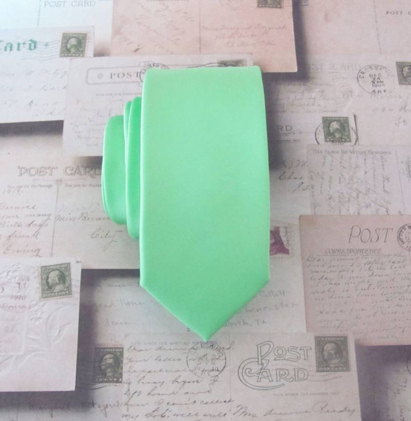 Mint Grün Spearmint Dünne Krawatte Mit Passenden Tasche Quadrat Taschentuch Option von TieObsessed