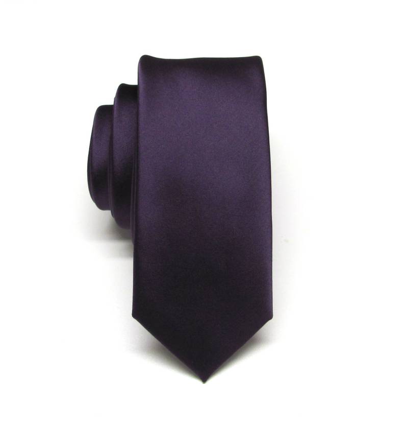 Pflaume Lila Herren Krawatten Skinny Halskette Mit Passender Tasche Quadrat Taschentuch Option Inspiriert Von Davids Braut von TieObsessed