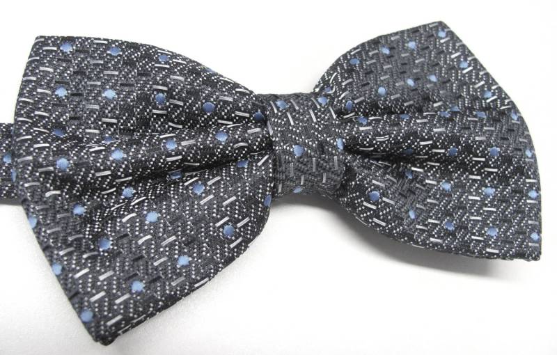 Rückverkauf Herren Fliege. Grau Silber Blau Dot Fliegen Mit Passendem Einstecktuch von TieObsessed