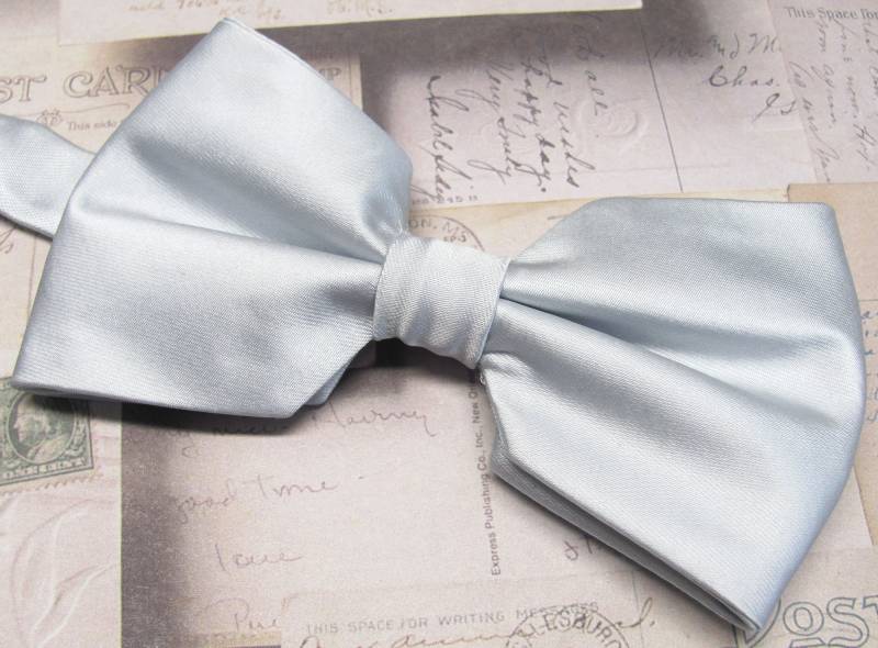 Rückverkauf Herren Rechteck Fliege. Silber Grau Square Endeed Fliegen Fliege Mit Passenden Einstecktuch von TieObsessed