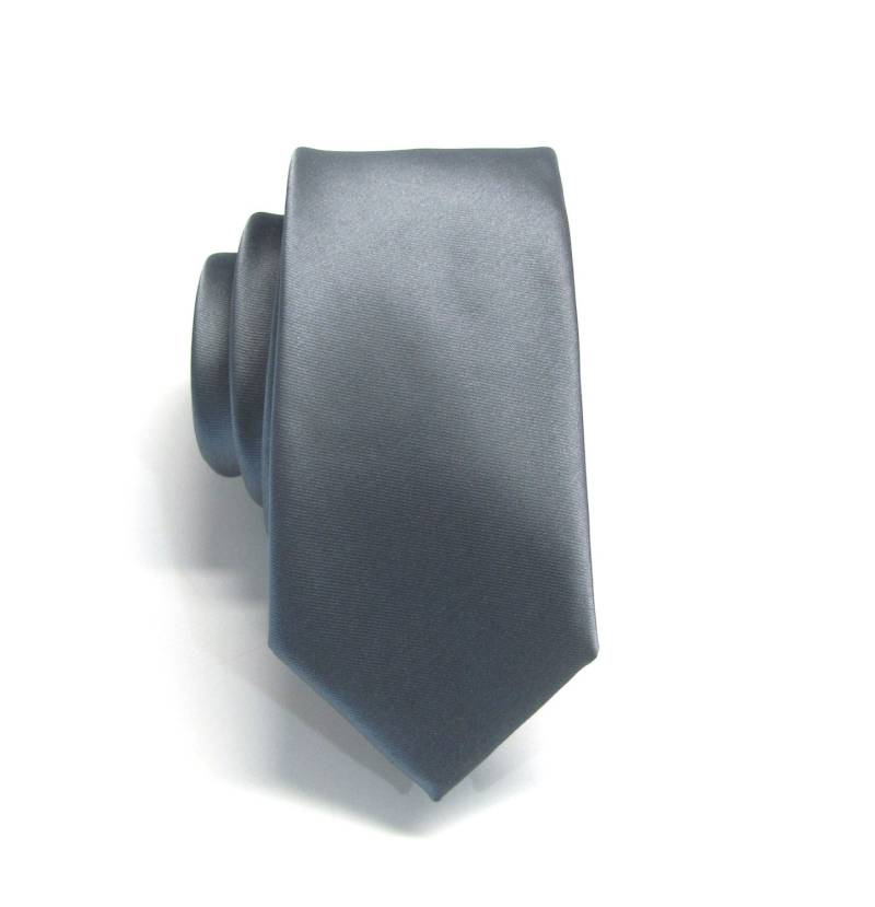 Schiefer Grau Herren Dünne Krawatte Neinen Mit Passenden Tasche Quadrat Taschentuch Option von TieObsessed