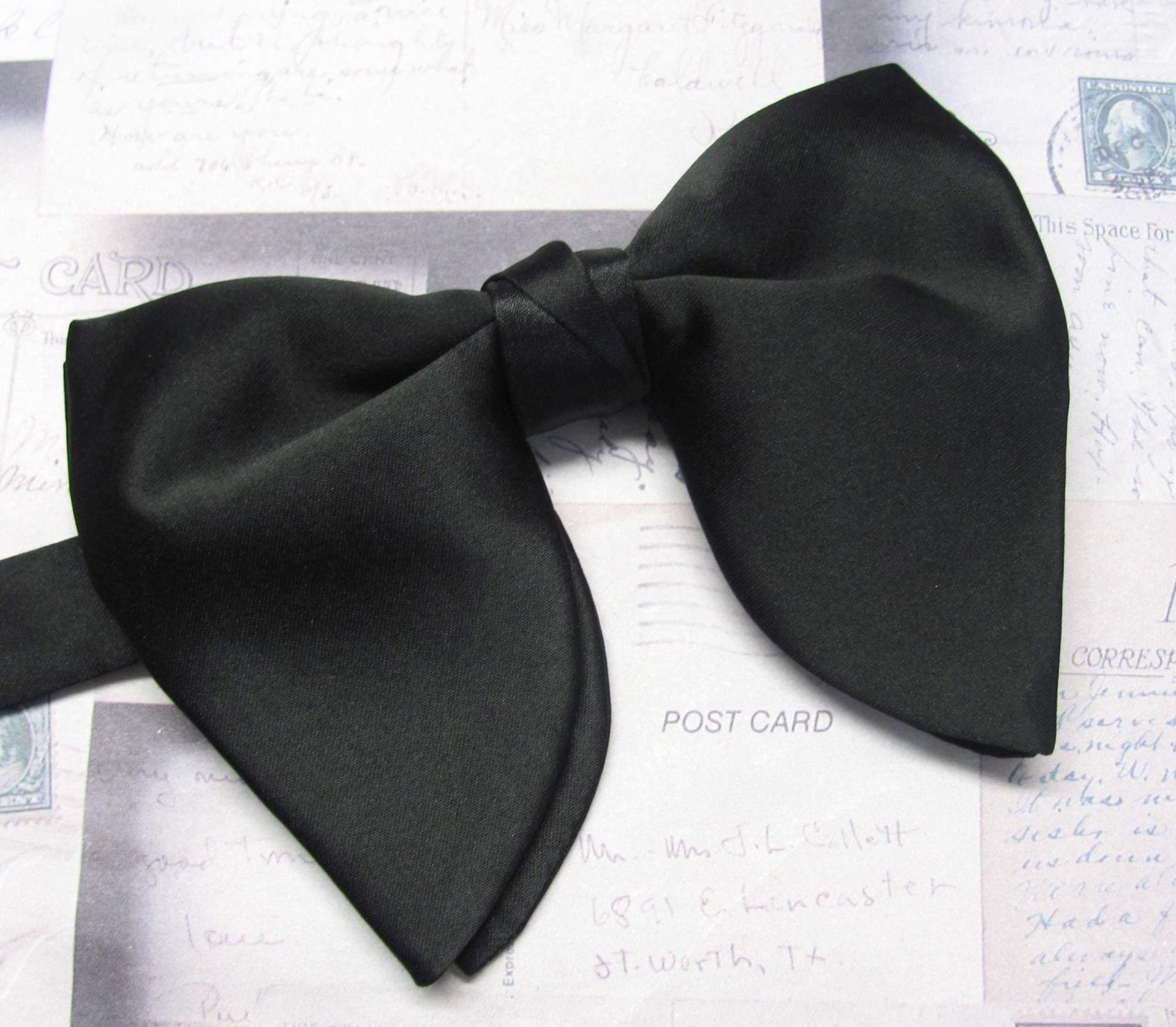 Schwarz Schmetterling Fliege Tear Drop Long Pre Gebunden von TieObsessed