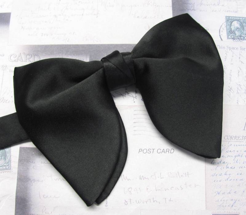 Schwarz Schmetterling Fliege Tear Drop Long Pre Gebunden von TieObsessed