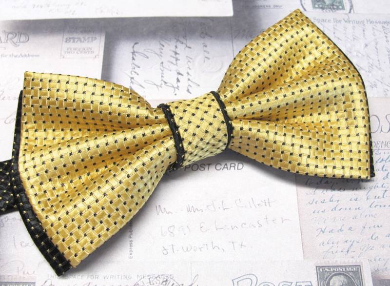 Zweireihige Fliege Gold Gelb Schwarz Dot Mit Passendem Einstecktuch von TieObsessed