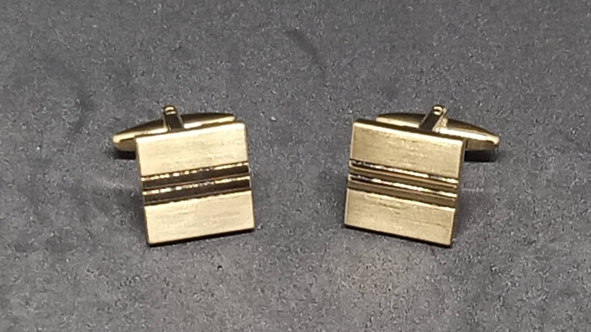 Manschettenknöpfe Mit Streifen Manschettenknöpfe Mit Streifen von Tieandcufflinks