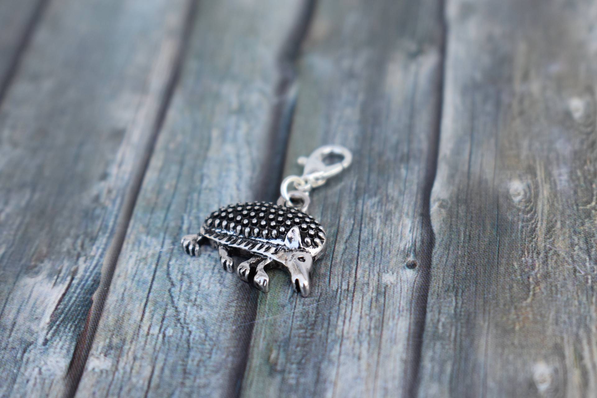 Anhänger/Kettenanhänger Schmuckanhänger Charm Igelanhänger "Igel' Anhänger/Kettenanhänger Schmuckanhänger Charm Igelanhänger "Igel' von TiefseeKirsche