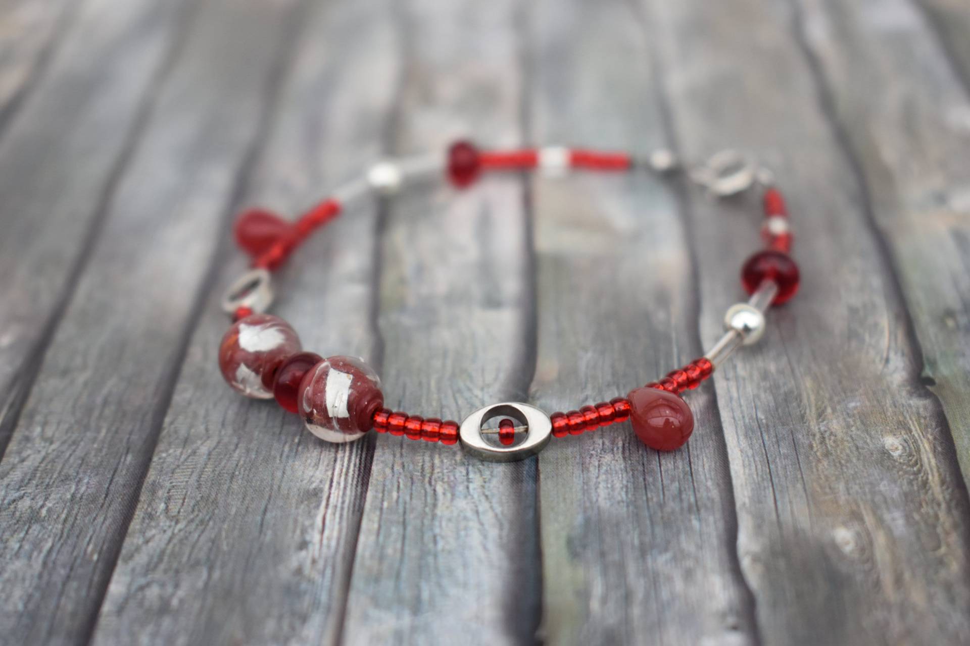 Armband/Armschmuck Glasperlenarmband "Glasperlen Und Glastropfen Rot Silberfarben' Armband/Armschmuck Glasperlenarmband "Glasperlen Und Glastropfen Rot Silberfarben' von TiefseeKirsche
