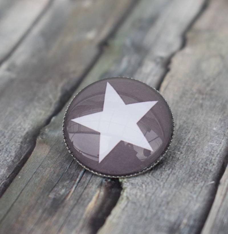 Brosche/Anstecker Pin Button "stern Weiß in Grau' von TiefseeKirsche