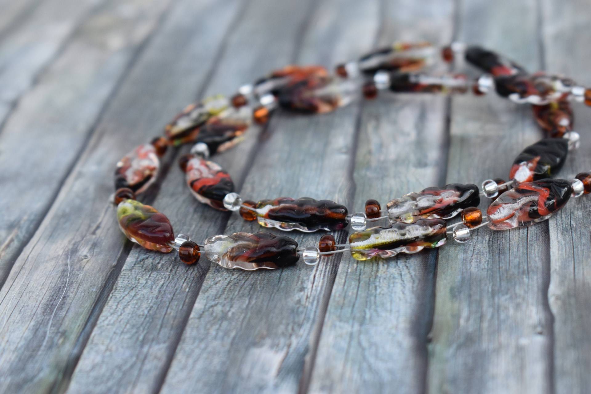 Kette/Glasperlenkette Halskette Collier Glasperlencollier Frau Herbstkette Herbstschmuck "Glasblätter Braun Orange' Kette/Glasperlenkette Halskette Collier Glasperlencollier Frau Herbstkette Herbstschmuck "Glasblätter Braun Orange' von TiefseeKirsche