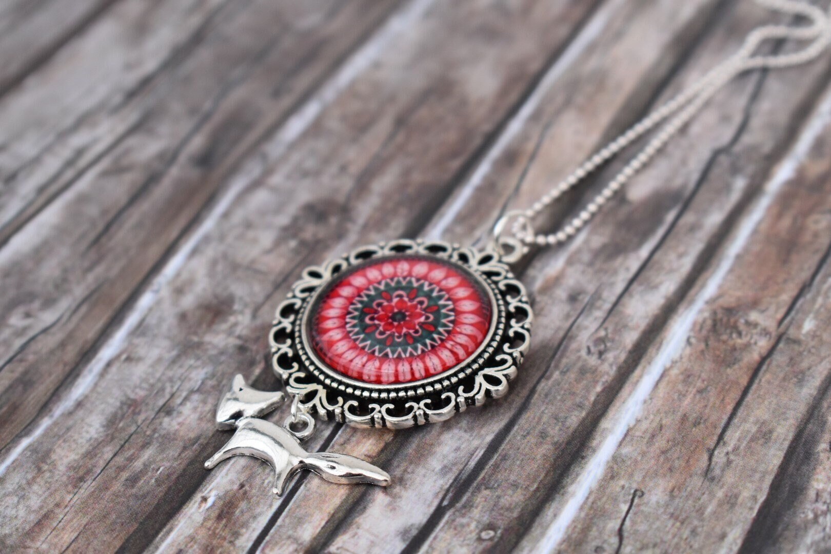 Kette/Halskette Anhängerkette Medaillonkette "Blätter Mandala Rot Fuchs Anhänger' Kette/Halskette Anhängerkette Medaillonkette "Blätter Mandala Rot Fuchs Anhänger' von TiefseeKirsche