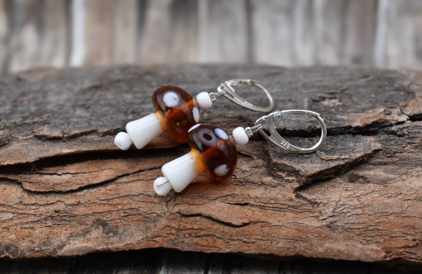 Ohrringe/925'er Silber Frau Glasperlenohrringe "Glückspilze Braun Weiß' von TiefseeKirsche