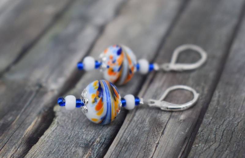 Ohrringe/925'er Silber Glasperlenohrringe "Maritim Weiß Blau Orange' Ohrringe/925'er Silber Glasperlenohrringe "Maritim Weiß Blau Orange' von TiefseeKirsche