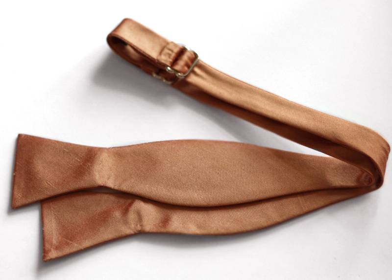 Kupfer Rohseide Fliege Dunkel Rose Gold Hochzeit Groomsmen Krawatte von TiesByVIVID