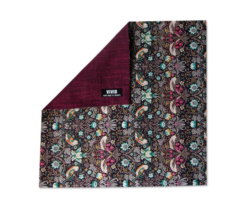 Liberty London Einstecktuch William Morris Erdbeerdieb Aus Weinroter Baumwolle Liberty London Einstecktuch William Morris Erdbeerdieb Aus Weinroter Baumwolle von TiesByVIVID