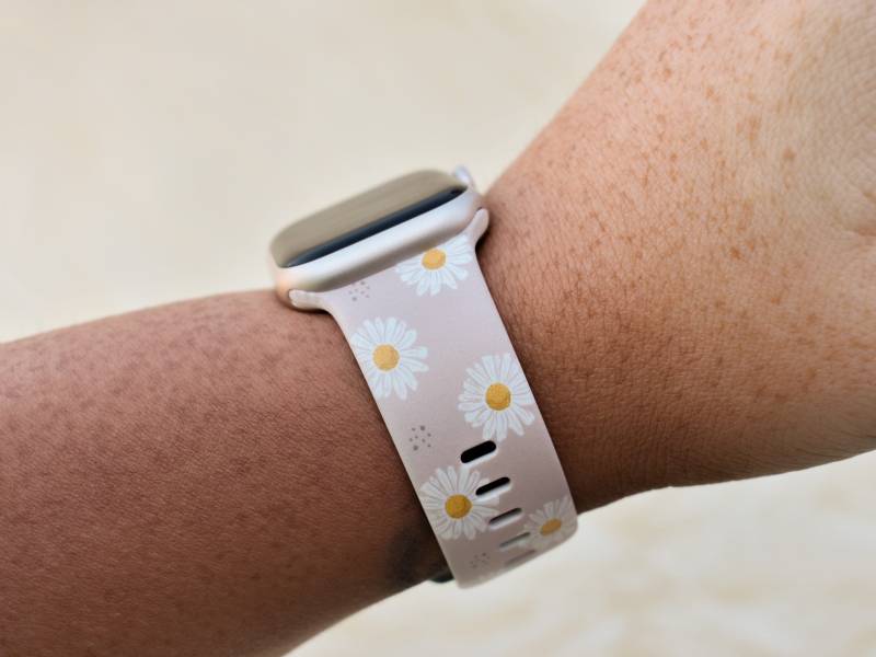 Daisy Dots Silikon Uhrenband Kompatibel Mit Apple Watch Fitbit Samsung Garmin von TiffaniLinkDesigns