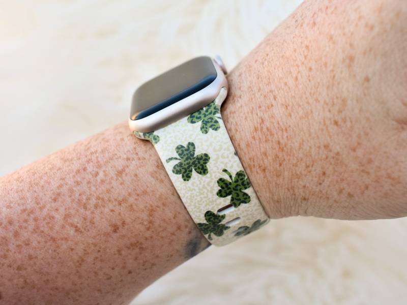 Leopard Shamrock St. Pattys Silikon Armband Kompatibel Mit Apple Watch von TiffaniLinkDesigns