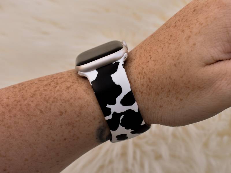 Schwarz-Weißes Kuh-Druck-Silikon-Uhrenband Kompatibel Mit Apple Watch Fitbit Samsung Garmin von TiffaniLinkDesigns