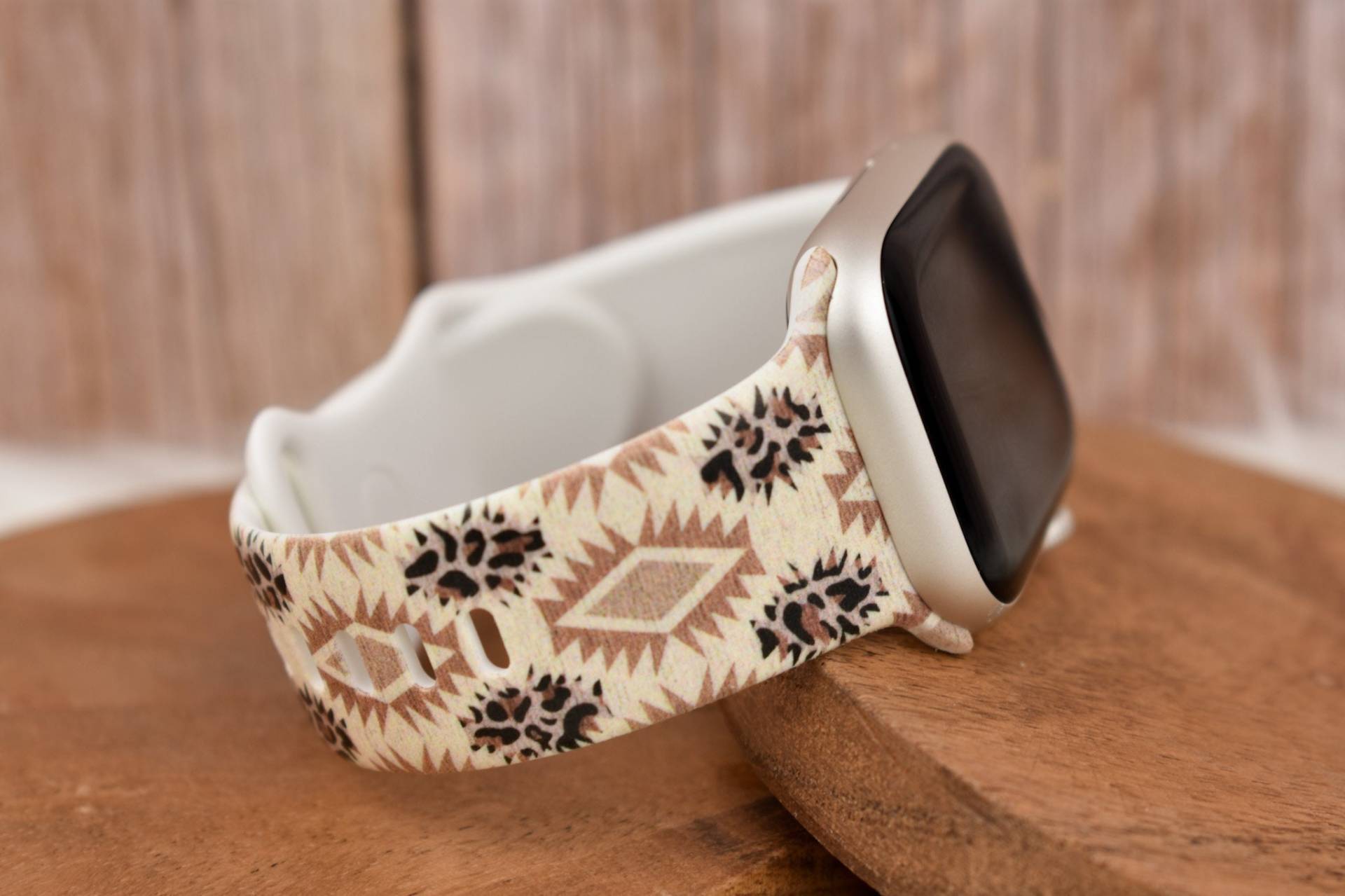 Western Aztec Boho Leopard Muster Silikon Uhrenarmband Passend Für Apple Watch Fitbit Samsung Galaxy Western Aztec Boho Leopard Muster Silikon Uhrenarmband Passend Für Apple Watch Fitbit Samsung Galaxy von TiffaniLinkDesigns
