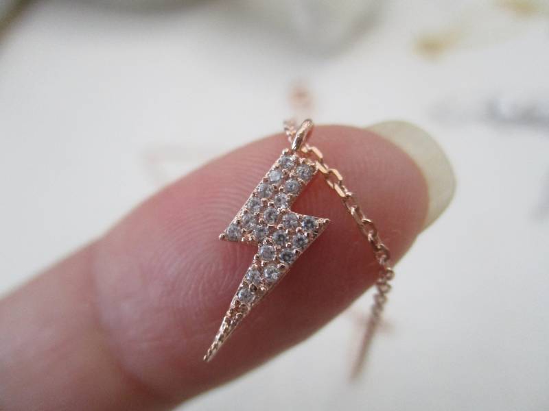 Ein Winziger Gold, Rosegold Oder Silber Blitz Mit Zirkonia..thunder Bolt - Spark | Gold & Kristall Pave von TiffanyAvenueBridal