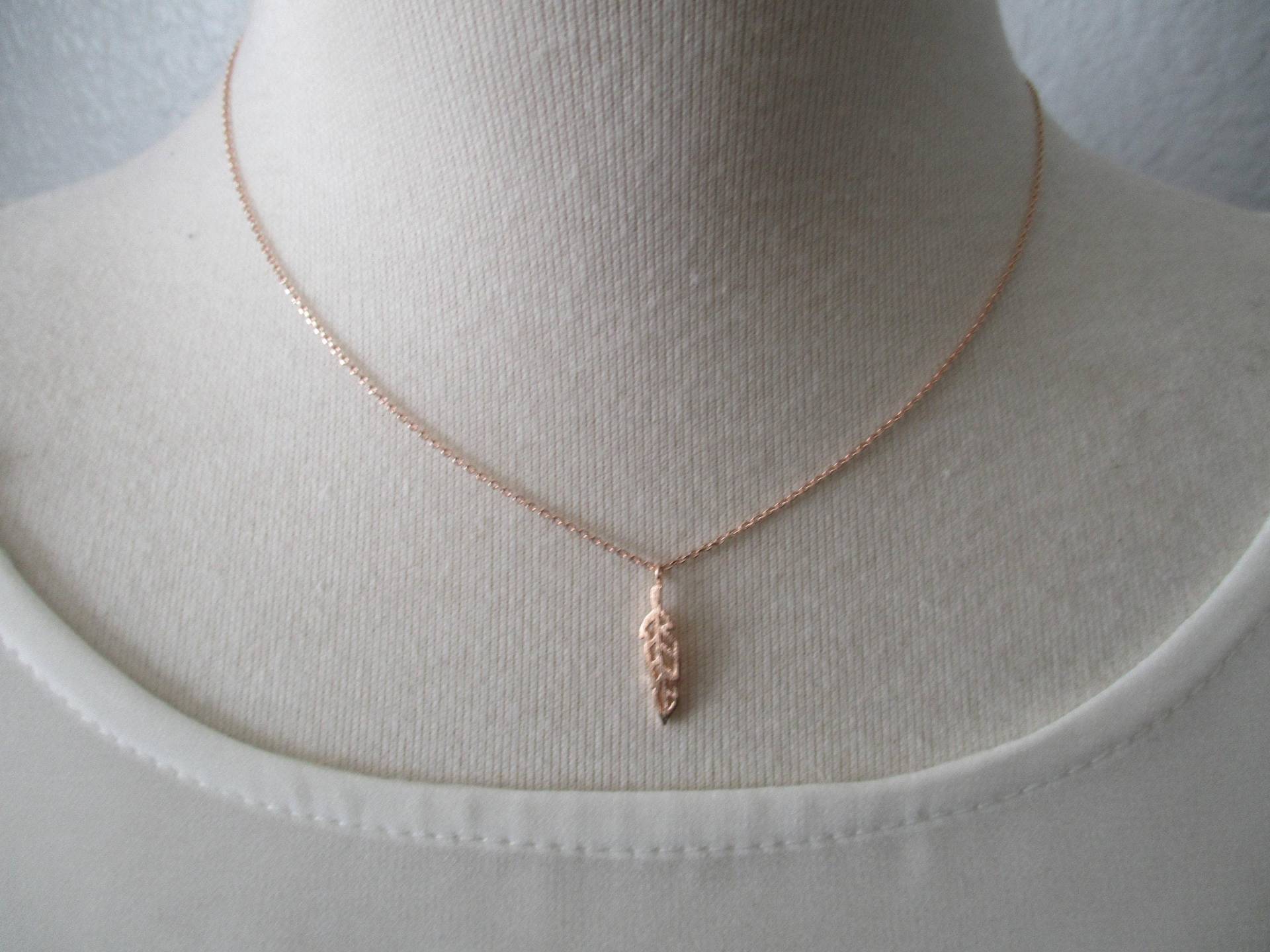 Kleine Feder Halskette in Gold, Roségold Oder Silber...zierliche Handgemachte Kette Für Jeden Tag, Einfach, Als Schmuck Geburtstag, Hochzeit Kleine Feder Halskette in Gold, Roségold Oder Silber...zierliche Handgemachte Kette Für Jeden Tag, Einfach, Als Schmuck Geburtstag, Hochzeit von TiffanyAvenueBridal