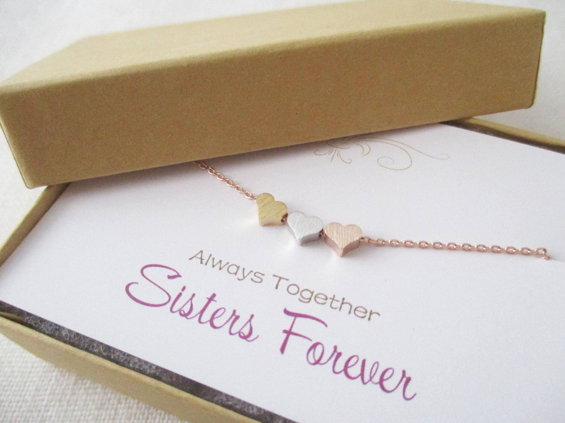 Kleine Herz Halskette, Zierliche 3 Herzen Drei Schwestern Geschenk, Geschenk Für Die Beste Freundin, Zarte Brautjungfer Kleine Herz Halskette, Zierliche 3 Herzen Drei Schwestern Geschenk, Geschenk Für Die Beste Freundin, Zarte Brautjungfer von TiffanyAvenueBridal