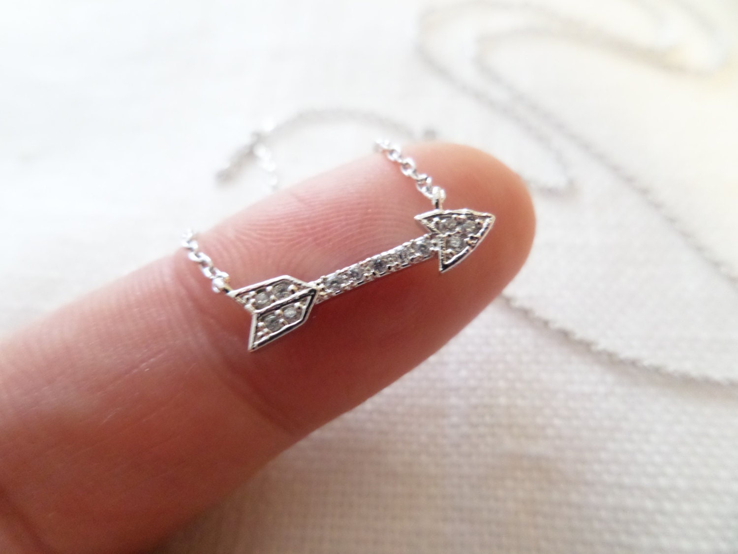 Kleine Silber Oder Rose Gold Pfeil Kette Mit Zirkonia.. Zierliche Halskette, Schlicht, Geburtstag, Hochzeit, Brautjungfer Geschenk Kleine Silber Oder Rose Gold Pfeil Kette Mit Zirkonia.. Zierliche Halskette, Schlicht, Geburtstag, Hochzeit, Brautjungfer Geschenk von TiffanyAvenueBridal