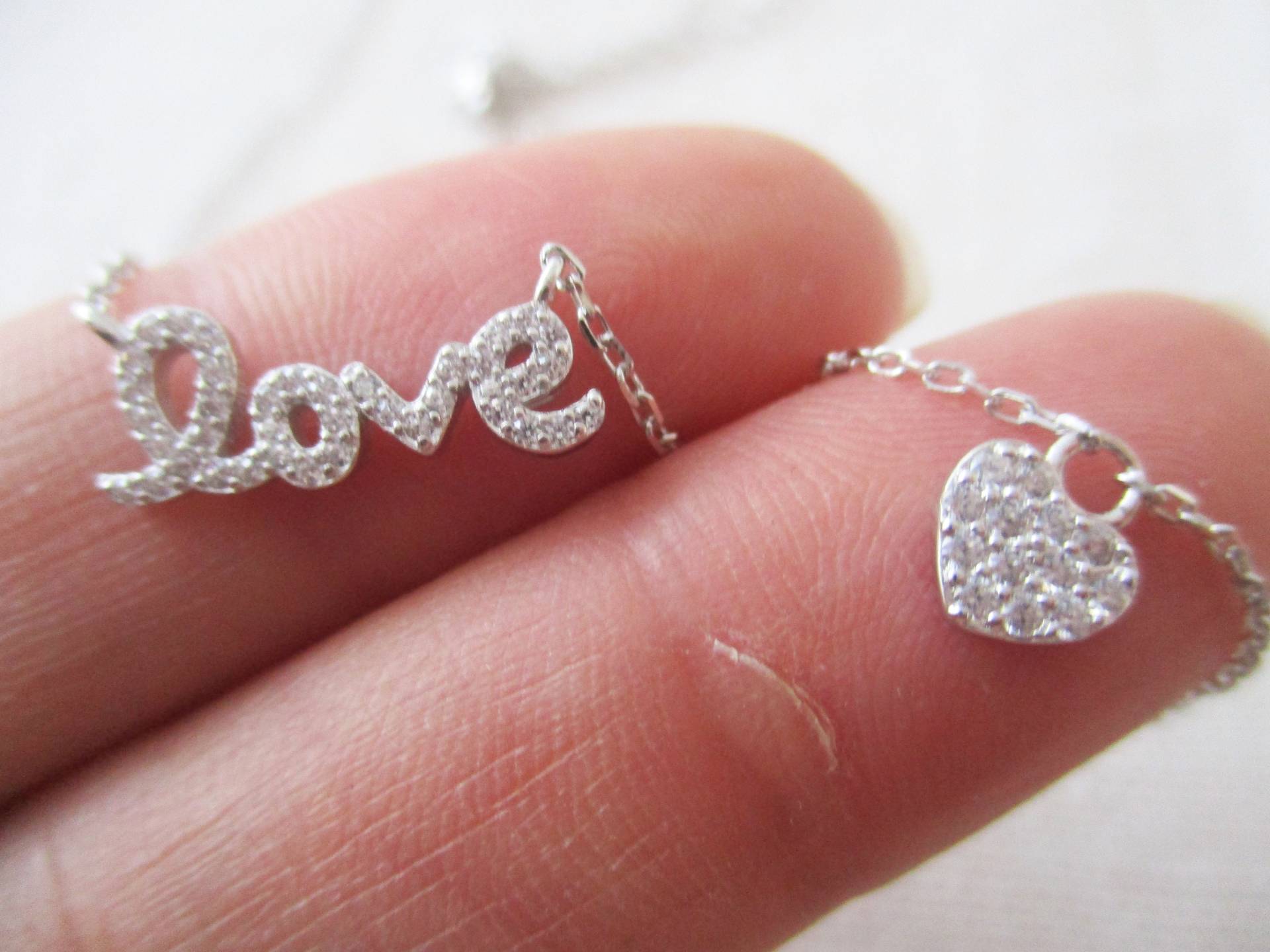 Liebeskette Mit Cz, Buchstaben Halskette, Hochzeit, Brautjungfer Geschenk Liebeskette Mit Cz, Buchstaben Halskette, Hochzeit, Brautjungfer Geschenk von TiffanyAvenueBridal