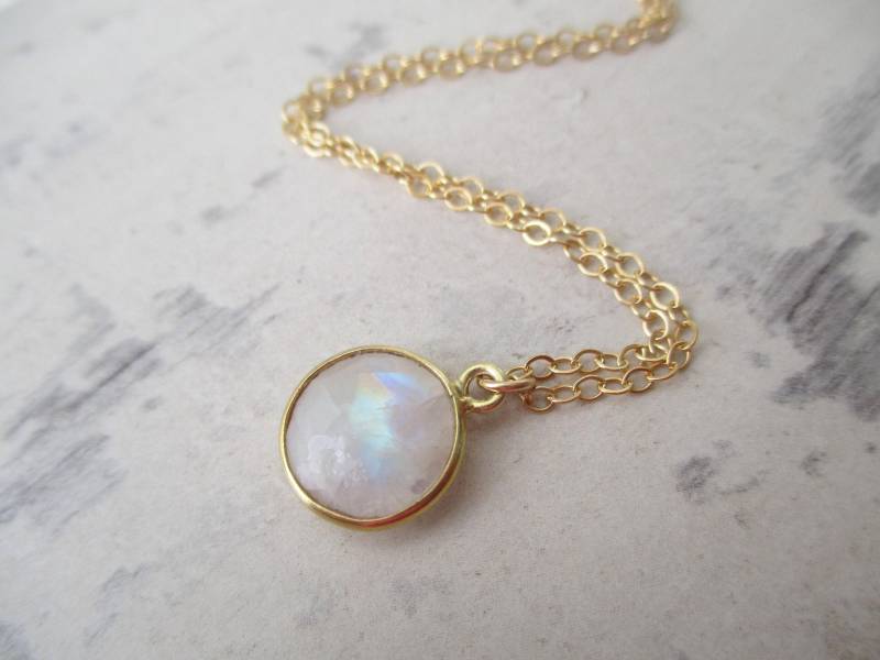 Regenbogen Mondstein Auf 14K Gold Filled Halskette ..zierlich, Einfach, Alltäglich ..für Bräute, Brautjungfern, Mütter Regenbogen Mondstein Auf 14K Gold Filled Halskette ..zierlich, Einfach, Alltäglich ..für Bräute, Brautjungfern, Mütter von TiffanyAvenueBridal
