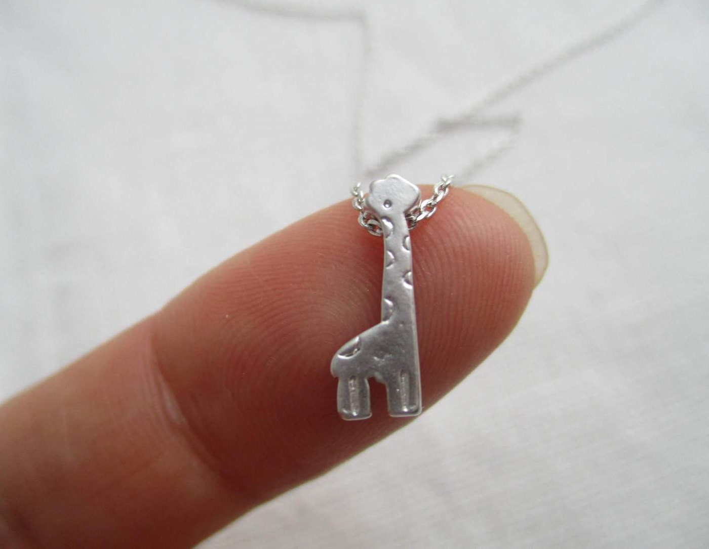 Silberne Giraffenkette... Zierliche Handgemachte Halskette, Jeden Tag, Einfach, Geburtstag Silberne Giraffenkette... Zierliche Handgemachte Halskette, Jeden Tag, Einfach, Geburtstag von TiffanyAvenueBridal