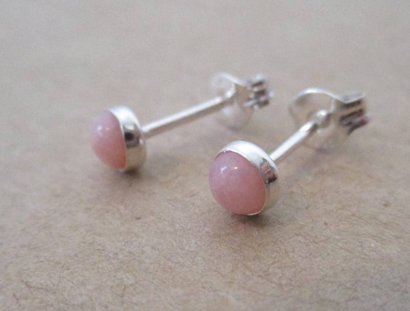 Teeny Tiny Sterling Silber Und Pink Opal Ohrringe...zierlich, Einfach Lustig Teeny Tiny Sterling Silber Und Pink Opal Ohrringe...zierlich, Einfach Lustig von TiffanyAvenueBridal