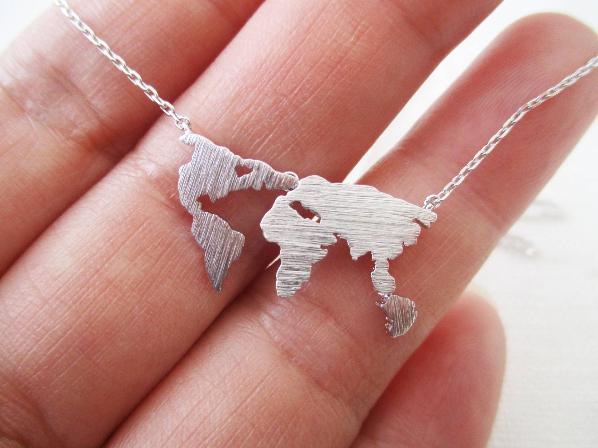 Weltkarte Halskette, Globus Halskette. Gold, Rose Gold Oder Silber World Reise Geschenk Weltkarte Halskette, Globus Halskette. Gold, Rose Gold Oder Silber World Reise Geschenk von TiffanyAvenueBridal
