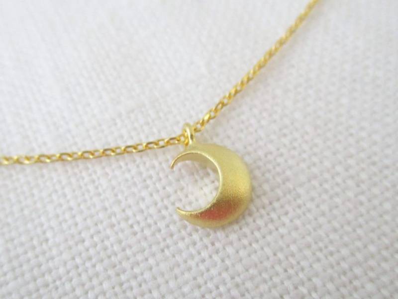 Winzig Gold Halbmond Halskette.... Zierliche Und Zarte, Geburtstag, Hochzeit, Brautjungfer Geschenk Winzig Gold Halbmond Halskette.... Zierliche Und Zarte, Geburtstag, Hochzeit, Brautjungfer Geschenk von TiffanyAvenueBridal
