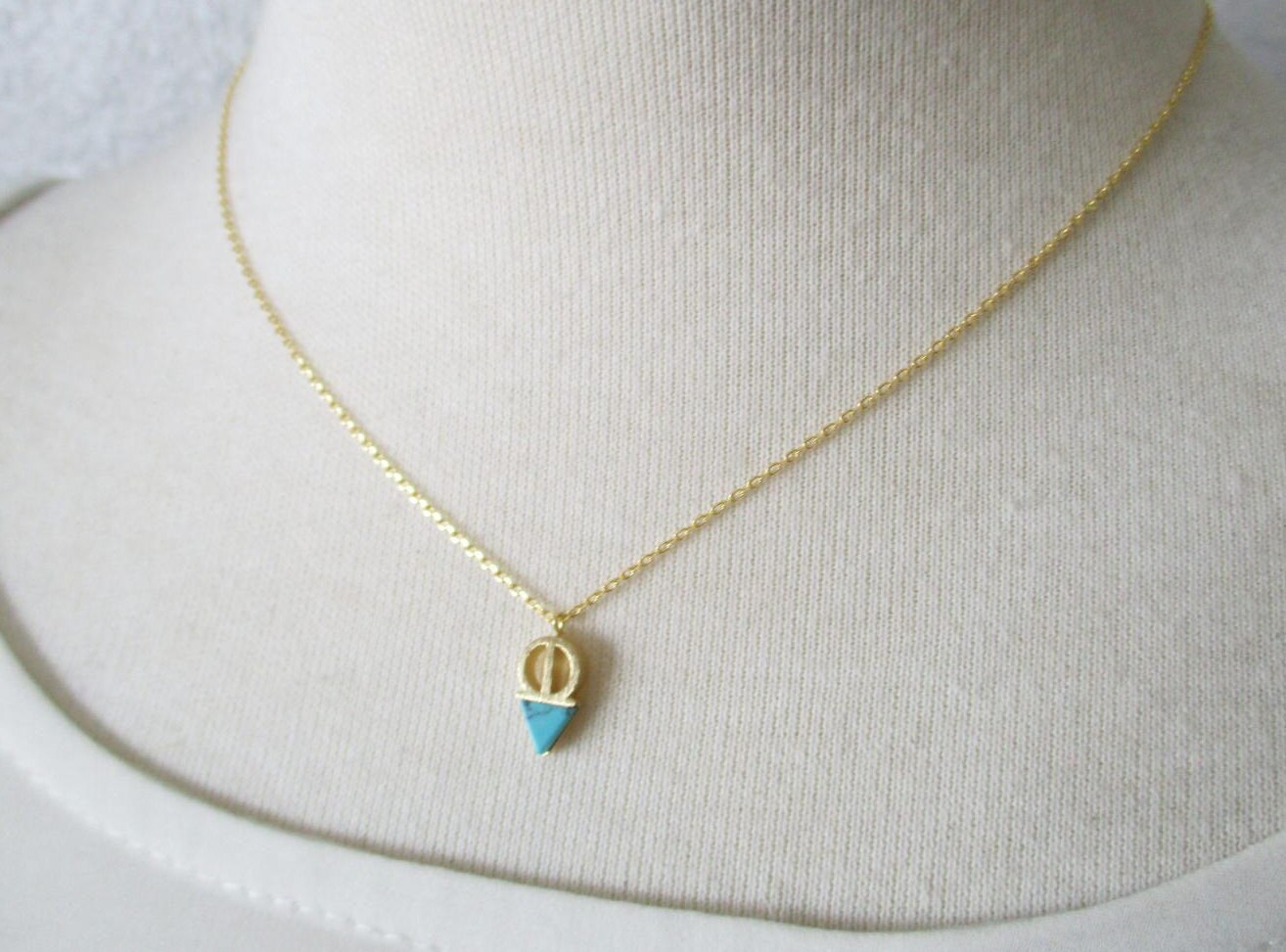 Winzig Gold Pfeil Kopf Halskette... Freundschaftskette, Zierliche Handgemachte Halskette, Alltag, Schlicht, Geburtstag, Hochzeit Winzig Gold Pfeil Kopf Halskette... Freundschaftskette, Zierliche Handgemachte Halskette, Alltag, Schlicht, Geburtstag, Hochzeit von TiffanyAvenueBridal