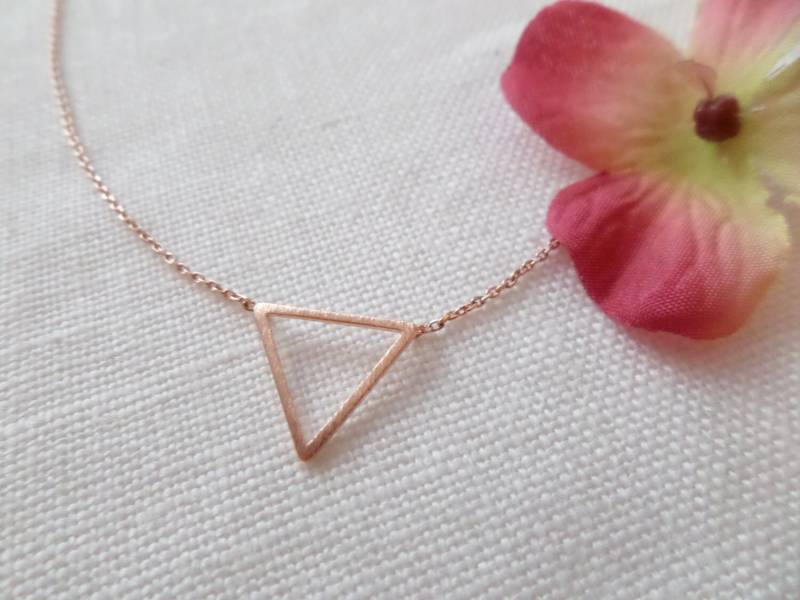 Winzige Gold, Rose Gold Oder Silber Chevron Dreieck Halskette Winzige Gold, Rose Gold Oder Silber Chevron Dreieck Halskette von TiffanyAvenueBridal
