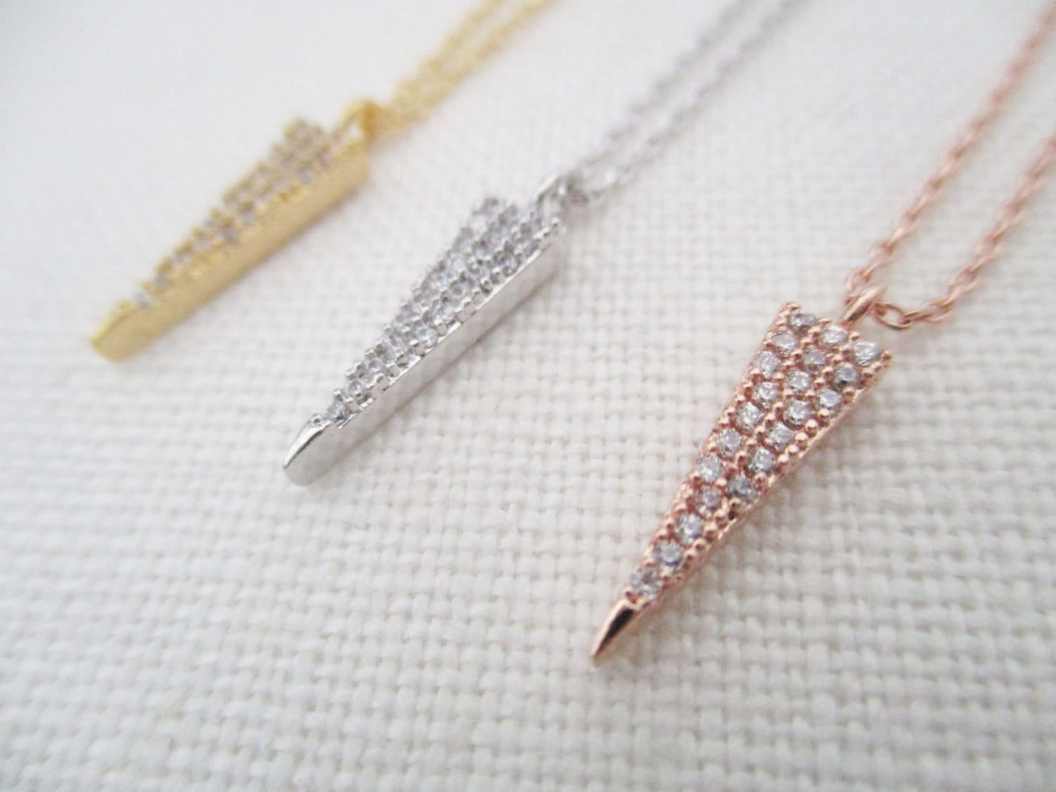Winzige Gold-, Roségold - Oder Silber-Dreieckskette Mit Zirkonia.. Spike Halskette, Zierliche Schlicht, Geburtstag Winzige Gold-, Roségold - Oder Silber-Dreieckskette Mit Zirkonia.. Spike Halskette, Zierliche Schlicht, Geburtstag von TiffanyAvenueBridal
