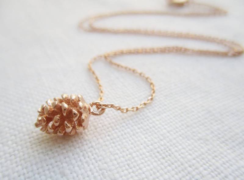Winzige Gold Oder Rose Pine Cone Halskette Winzige Gold Oder Rose Pine Cone Halskette von TiffanyAvenueBridal