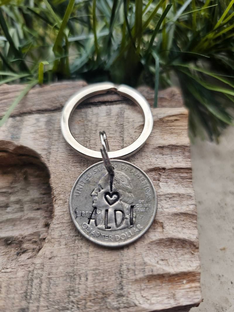 Aldi Viertelhalter Schlüsselbund, Geschenk Für Den Besten Freund, Stamped Quarter Meistverkaufte Artikel von TiffanyTwists