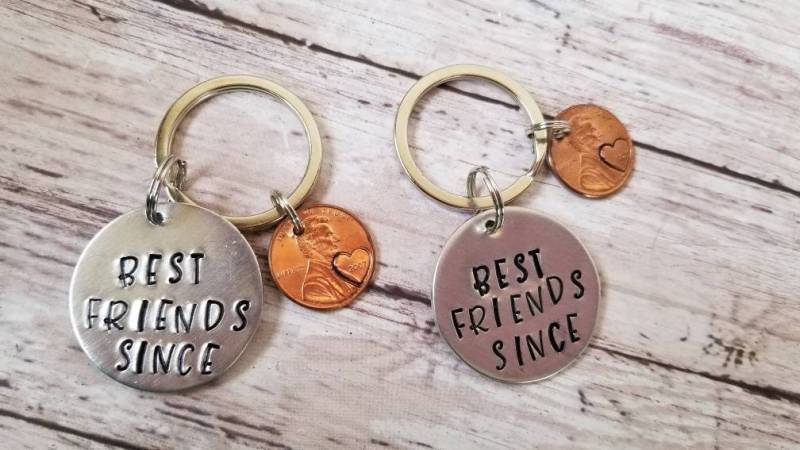 Beste Freunde Seit Schlüsselanhänger, Geschenk Für Beste Freundin, Personalisiertes Freundschaftsgeschenk, Freund Jubiläumsgeschenk von TiffanyTwists