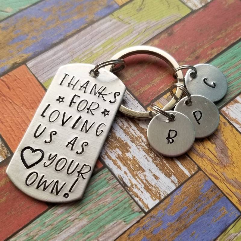 Bonus Elternteil Schlüsselbund Handgestempelt "Thanks For Loving Us' von TiffanyTwists