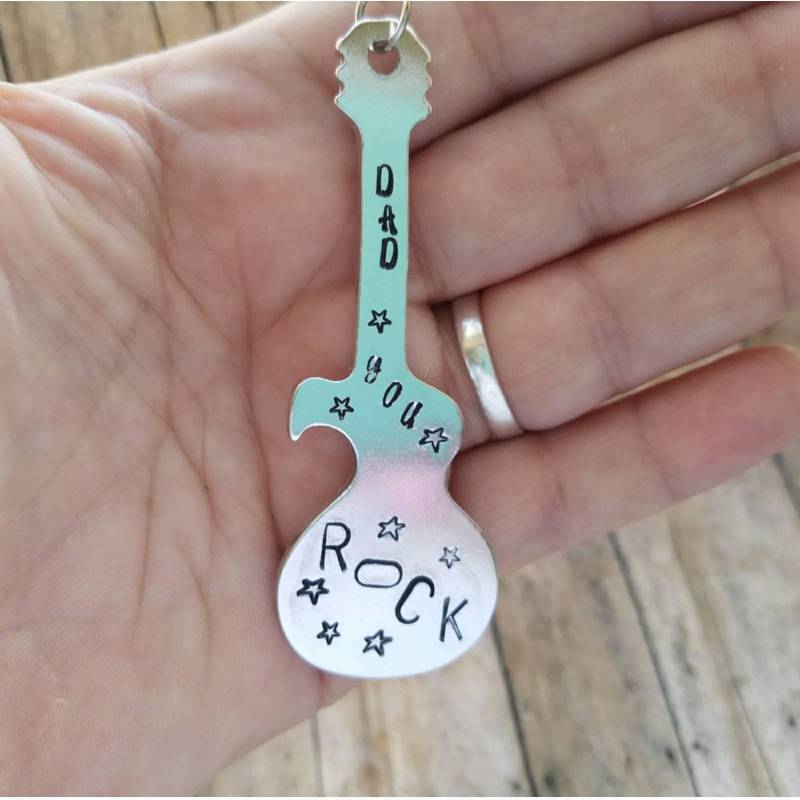 Dad You Rock Gitarre Keychain Personalisiertes Flaschenöffner Geschenk von TiffanyTwists