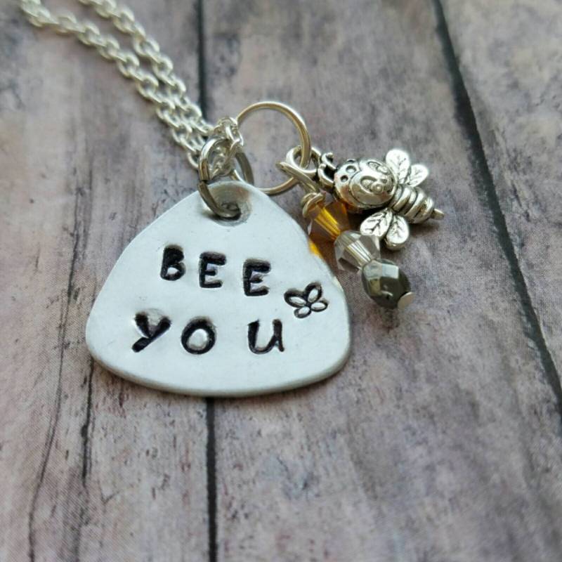 Biene Anhänger Kette Inspirierendes Geschenk Für Naturliebhaber von TiffanyTwists