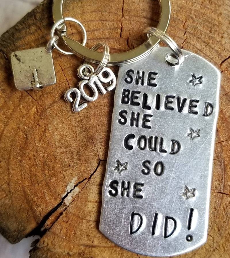 Gestanzter Aluminium-Abschluss-Schlüsselbund Inspirierendes Andenken-Geschenk von TiffanyTwists