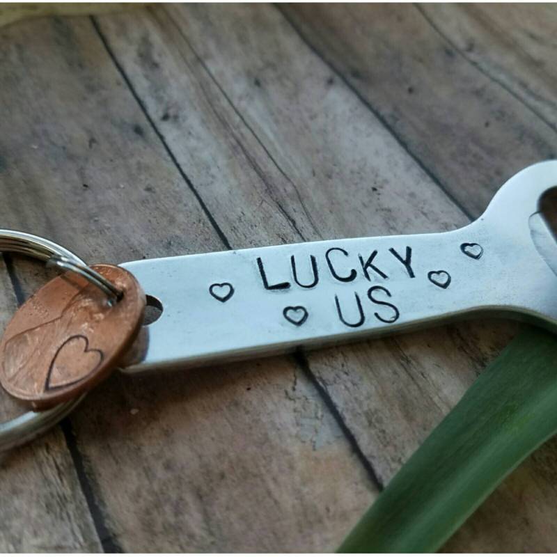 Gestempelt Flaschenöffner Schlüsselbund, Lucky Us Penny, Jubiläumsgeschenk von TiffanyTwists