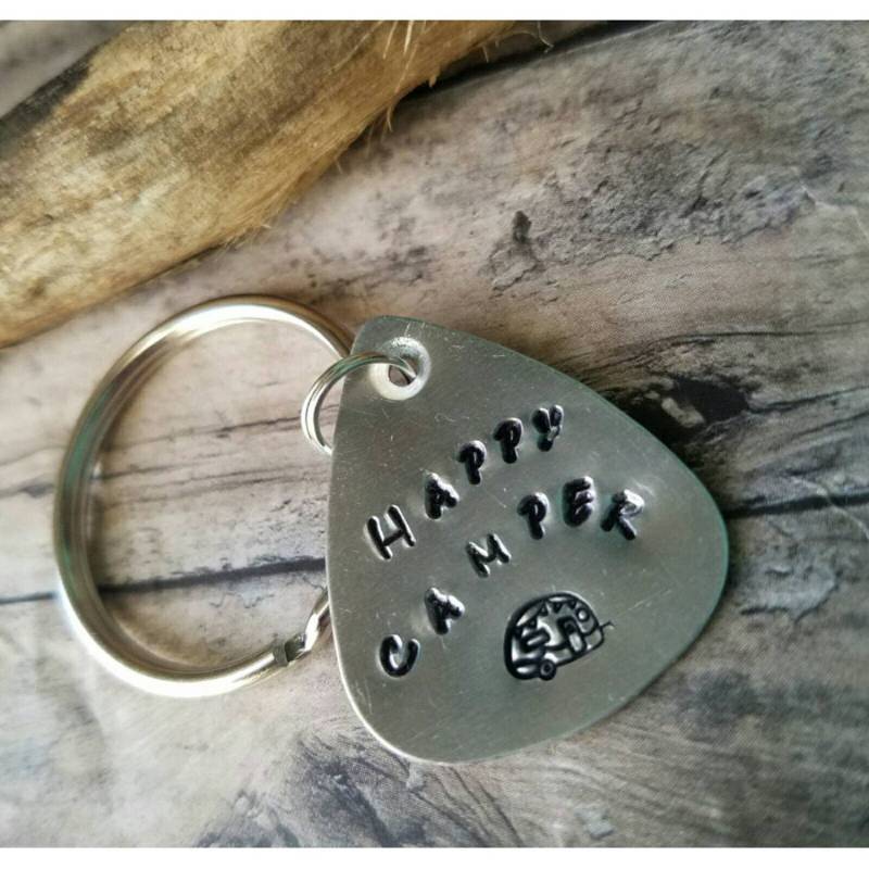 Glücklicher Camper Schlüsselanhänger Hand Gestempelt Aluminium Rv Geschenk von TiffanyTwists