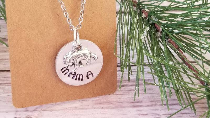 Mama Bär Halskette Gestempelt Aluminium Geschenk von TiffanyTwists