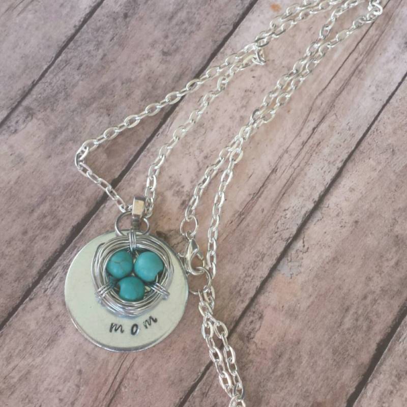 stamped Mom Vogel-Nest-Halskette Personalisiertes Muttergeschenk von TiffanyTwists